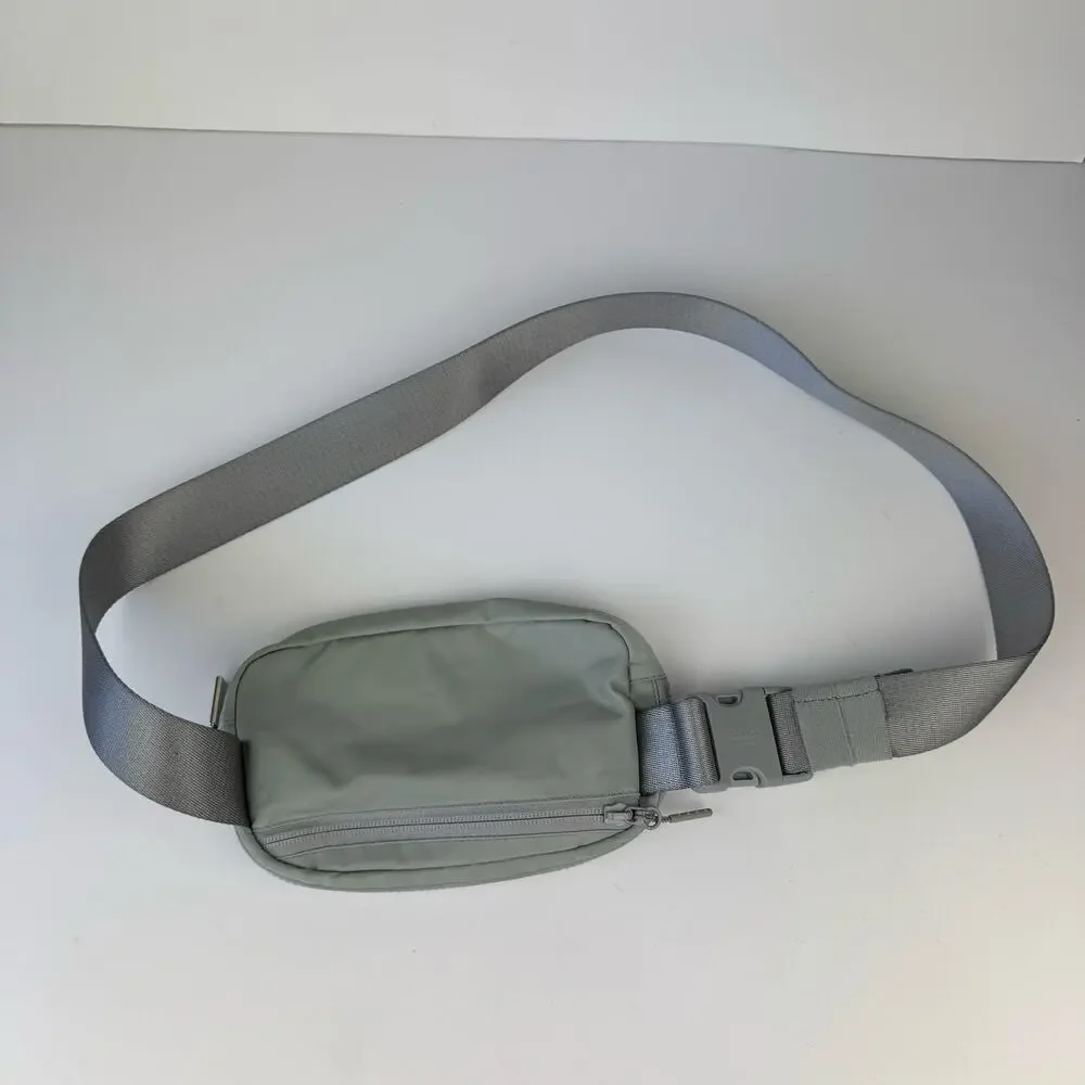 Lululemon Everywhere Belt Bag *1L Silver Drop
